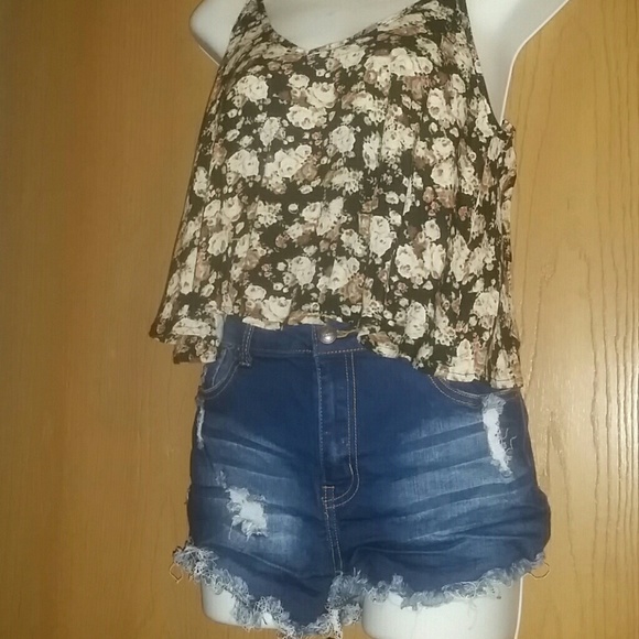 Shorts - Picture 2 of 3